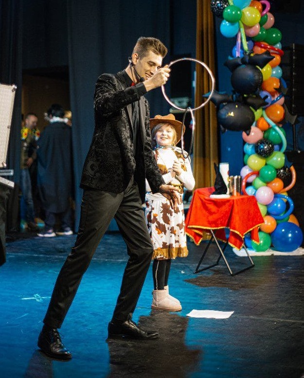 Magic Leon tijekom mađioničarske predstave